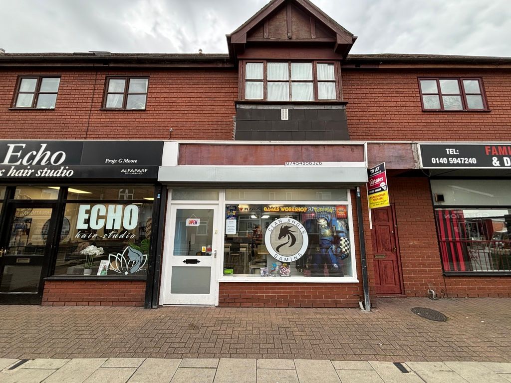 Retail premises to let in 2 Pool Court, Pasture Road, Goole, East
