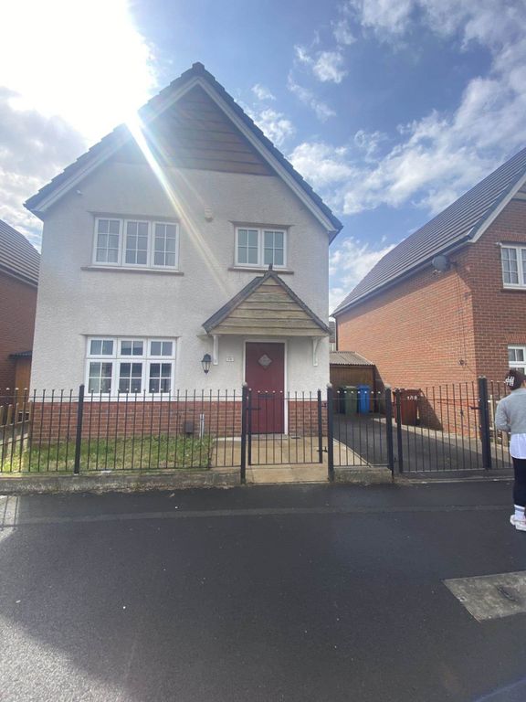 3 bed detached house to rent in Hinde Street, Manchester M40, £1,300