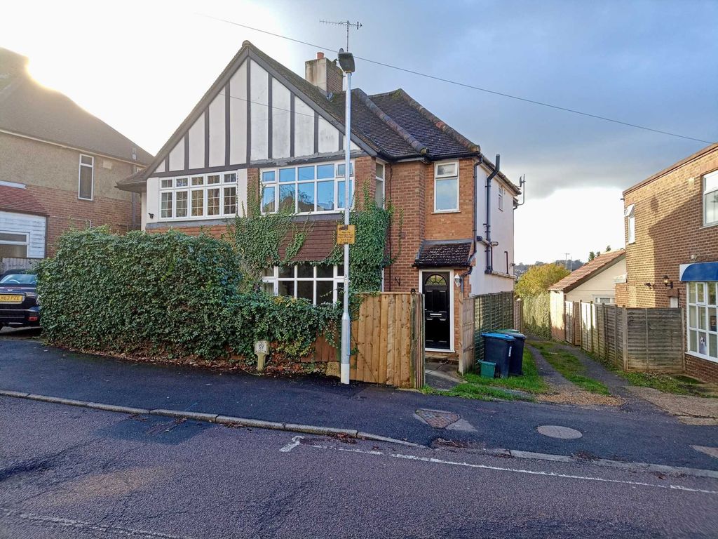 3 bed semidetached house for sale in Risedale Road, Nash Mills HP3, £