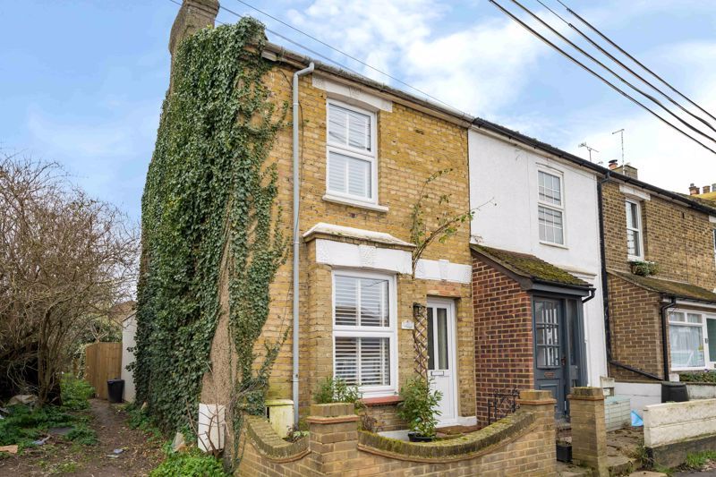 2 bed end terrace house for sale in Reed Street, Cliffe, Rochester ME3