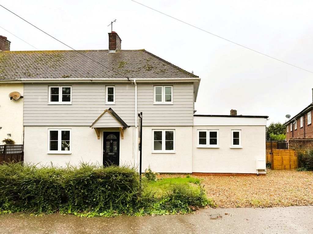 3 bed semidetached house to rent in Lodge Road, Little Oakley, Harwich