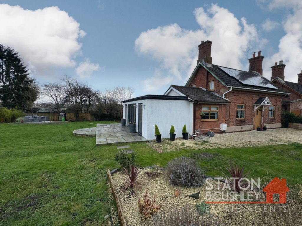 3 bed detached bungalow for sale in Blythe Road, Ollerton NG22, £