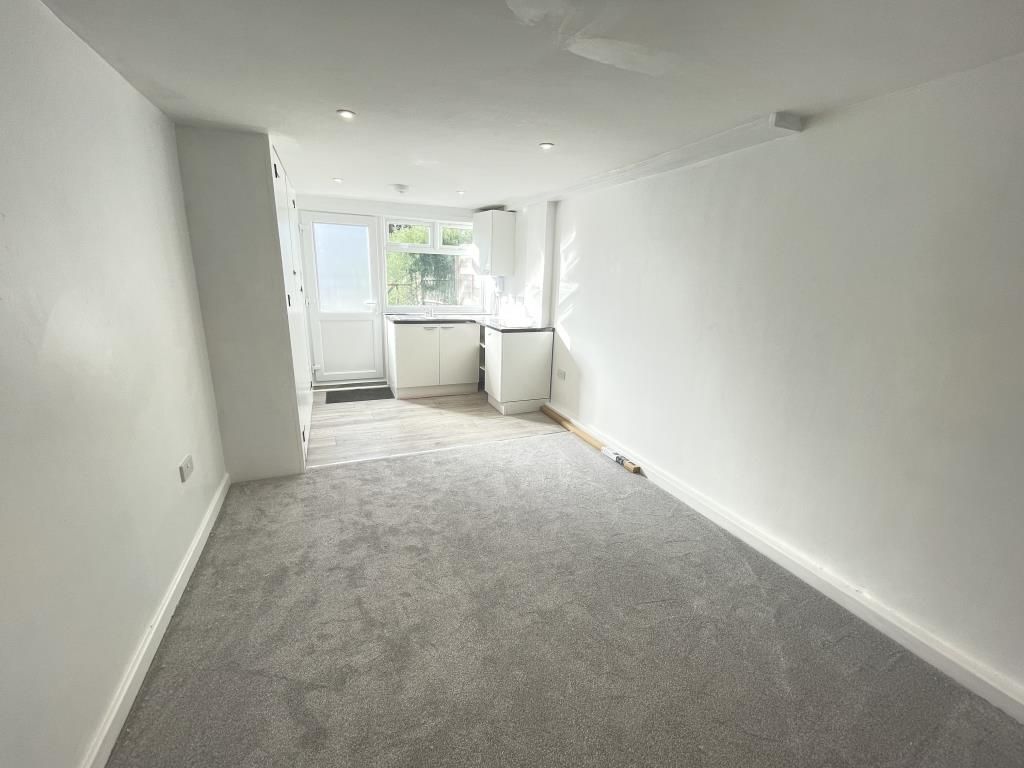 Studio to rent in Woking, Surrey GU21, £950 pcm Zoopla