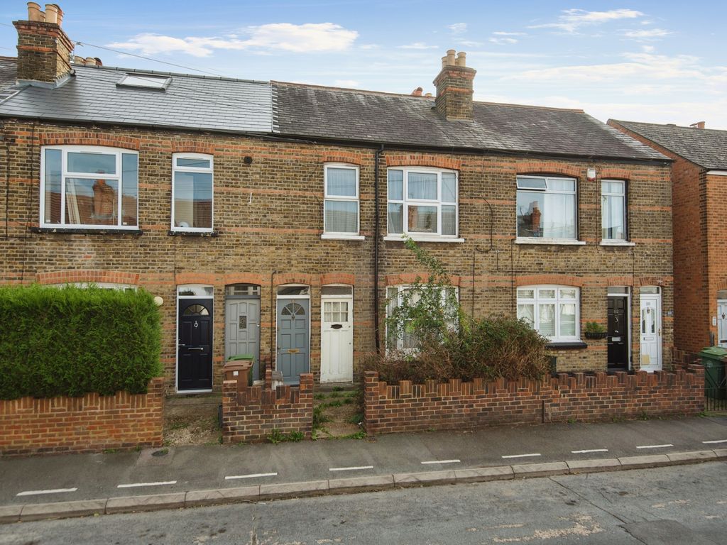 1 bed flat for sale in Washington Road, Worcester Park KT4, £295,000