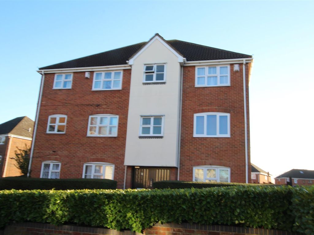 1 bed flat to rent in Burdetts Road, Dagenham RM9, £1,400 pcm Zoopla