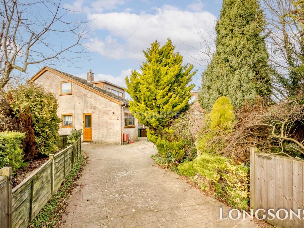 2 bed detached house for sale in Wayland Avenue, Watton IP25, £220,000