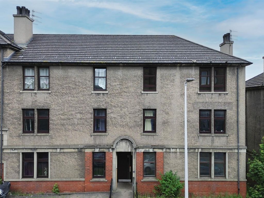 2 bed flat for sale in Provost Road, Dundee DD3, £69,995 Zoopla
