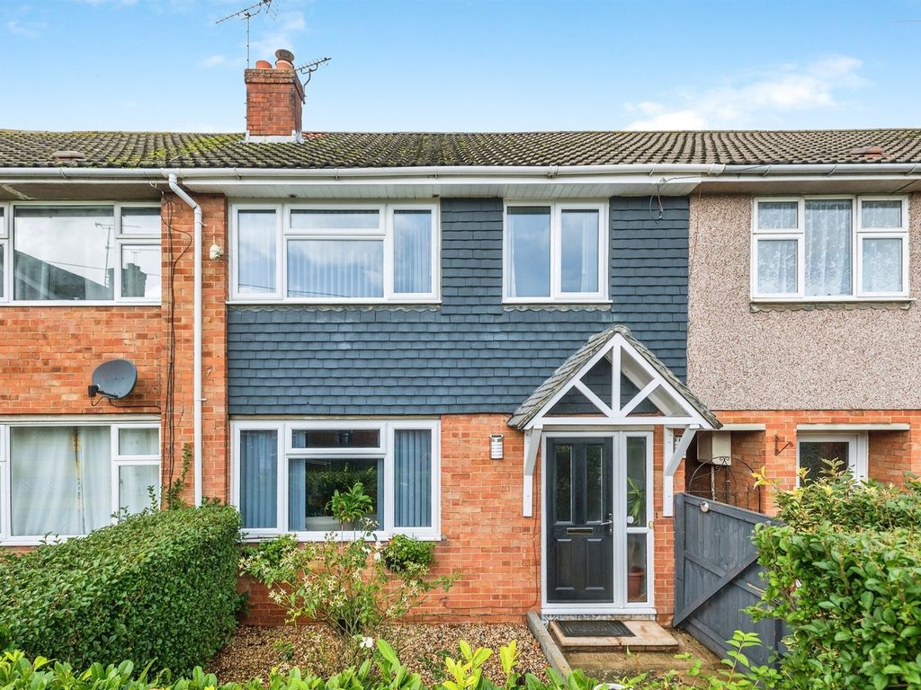 3 bed terraced house for sale in Keats Crescent, Swindon SN2, £260,000