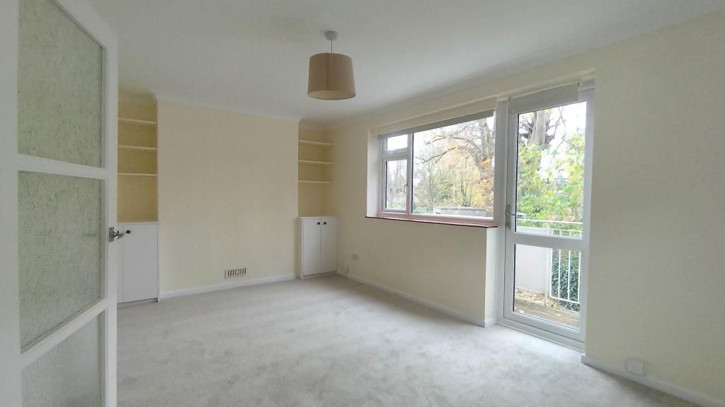 2 bed flat to rent in Surbiton, Surrey KT6, £1,800 pcm Zoopla