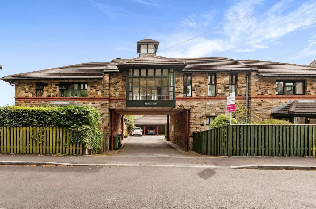 3 bed property to rent in Wellfield Court, Marsh, Huddersfield HD3, £