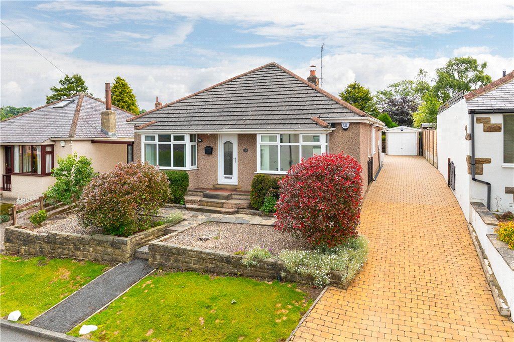 3 bed bungalow for sale in Belmont Grove, Rawdon, Leeds, West Yorkshire