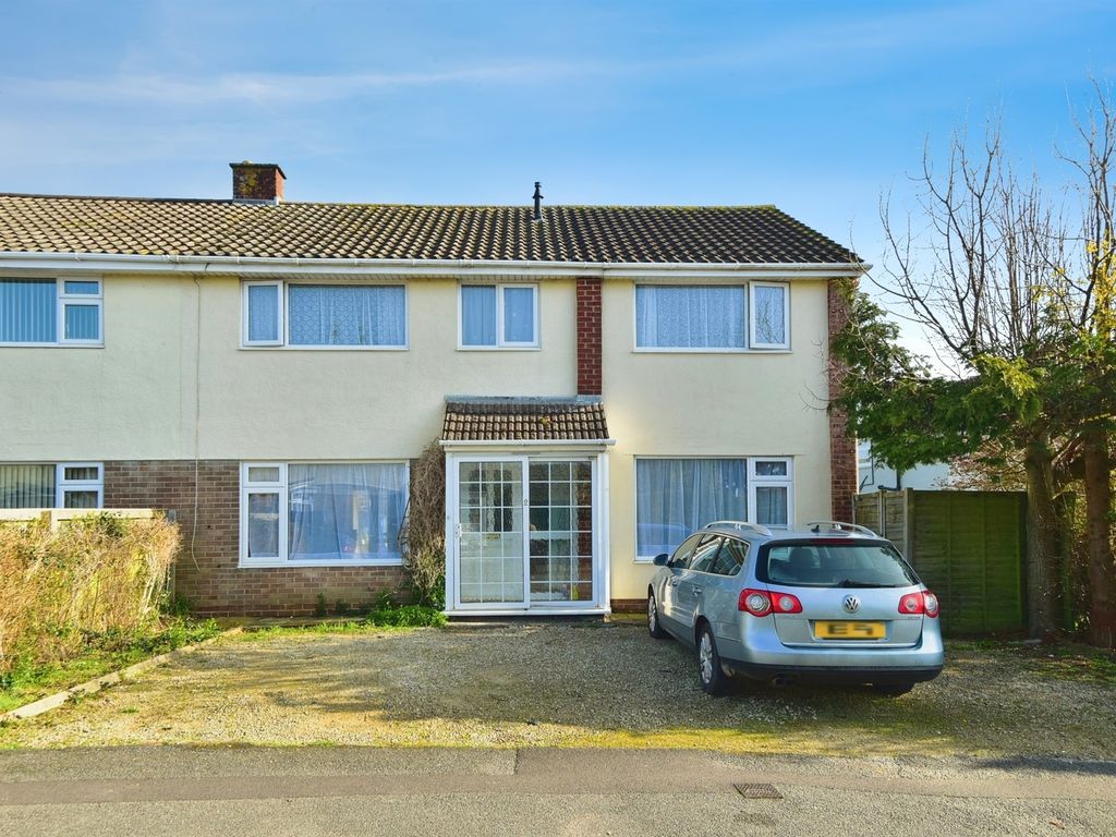 4 bed semidetached house for sale in Rochdale Avenue, Calne SN11, £