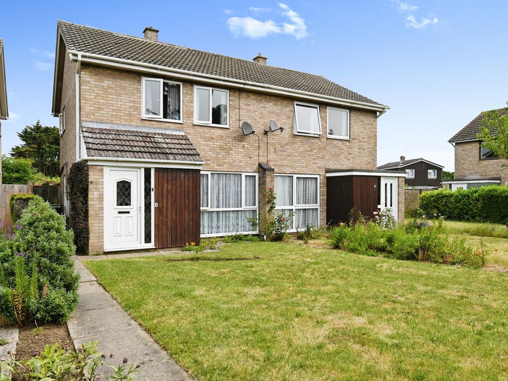 3 bed semidetached house for sale in Holly Court, Wymondham, Norfolk