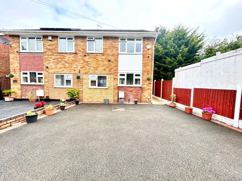 3 bed semidetached house to rent in Cartwright Gardens, Tividale