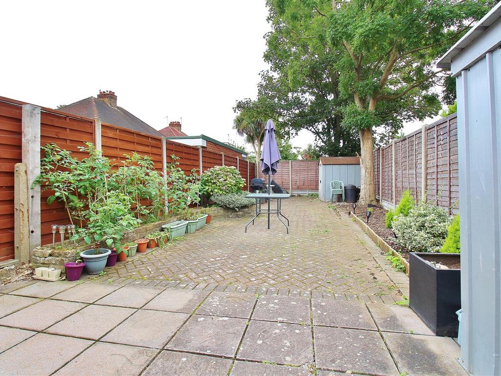 1 bed for sale in Cambridge Road, Hounslow TW4, £280,000 Zoopla