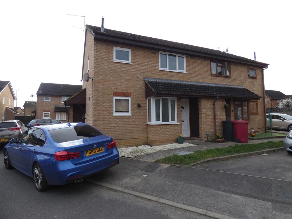 1 bed semidetached house to rent in Bader Gardens, Cippenham, Slough