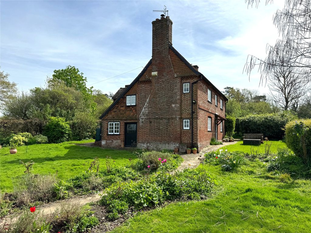 4 bed detached house to rent in Smalls Hill Road, Norwood Hill, Horley