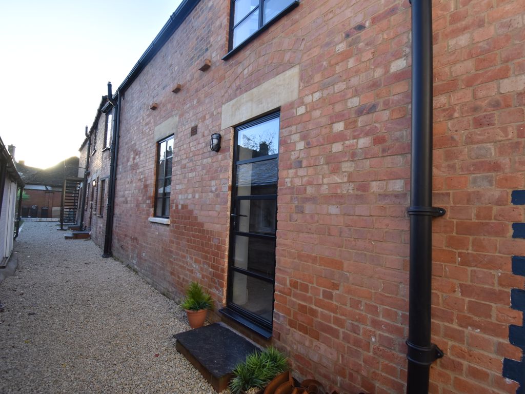 1 bed flat to rent in Dollar Street, Cirencester GL7, £1,250 pcm Zoopla
