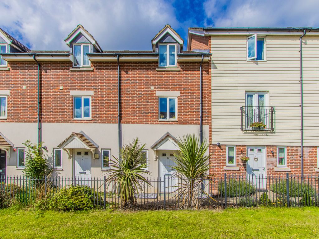 3 bed terraced house for sale in Sir Alfred Munnings Road, Costessey