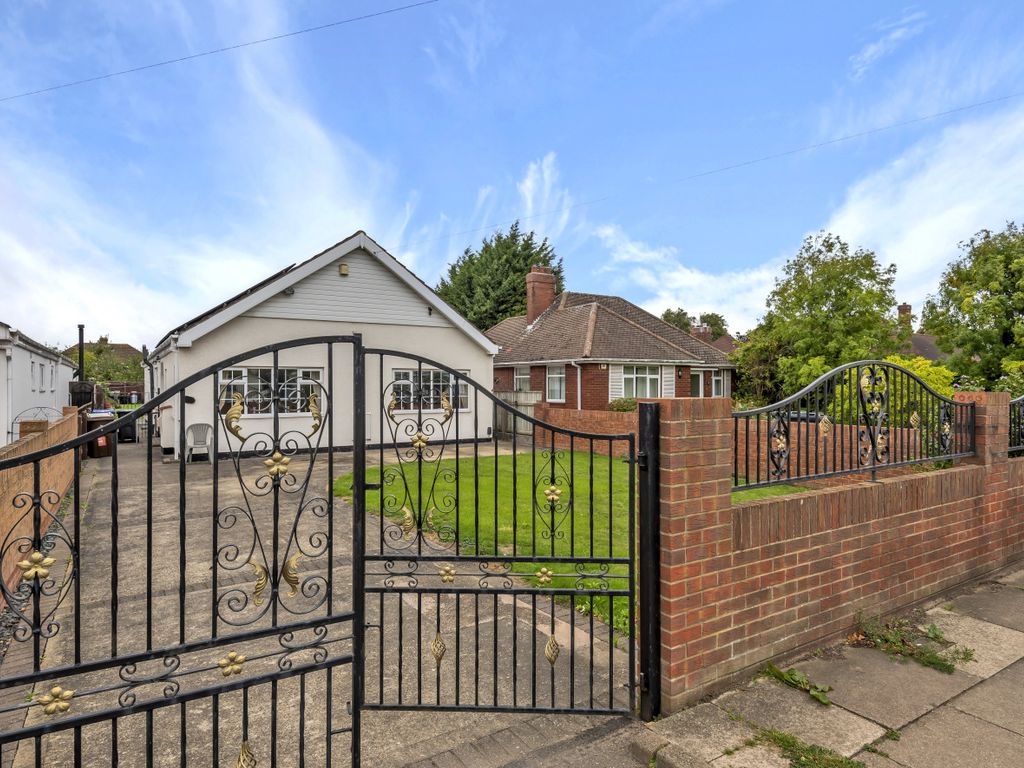4 bed bungalow for sale in Bradley Road, Grimsby DN33 Zoopla