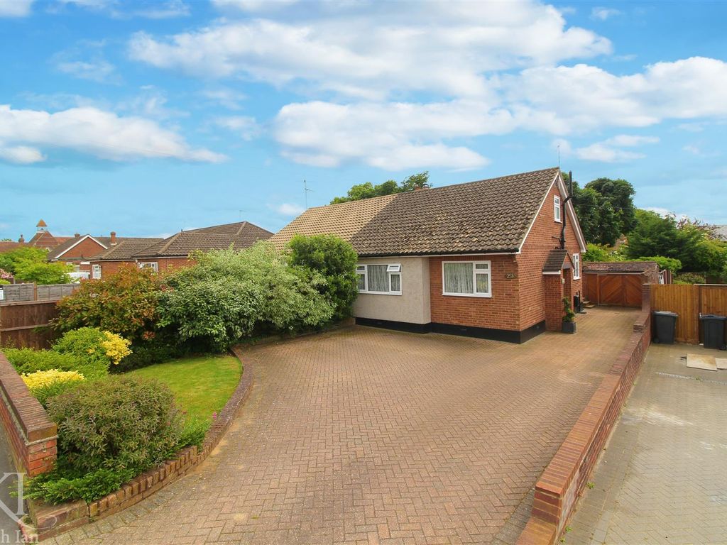 3 bed semidetached house for sale in Homefield Road, Ware SG12, £