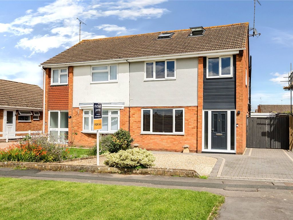 4 bed semidetached house for sale in Anthony Road, Wroughton