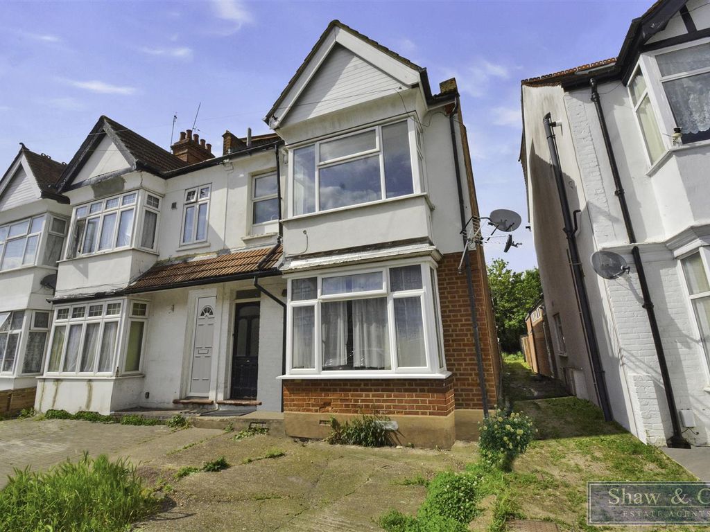 2 bed for sale in Bulstrode Avenue, Hounslow TW3, £329,950