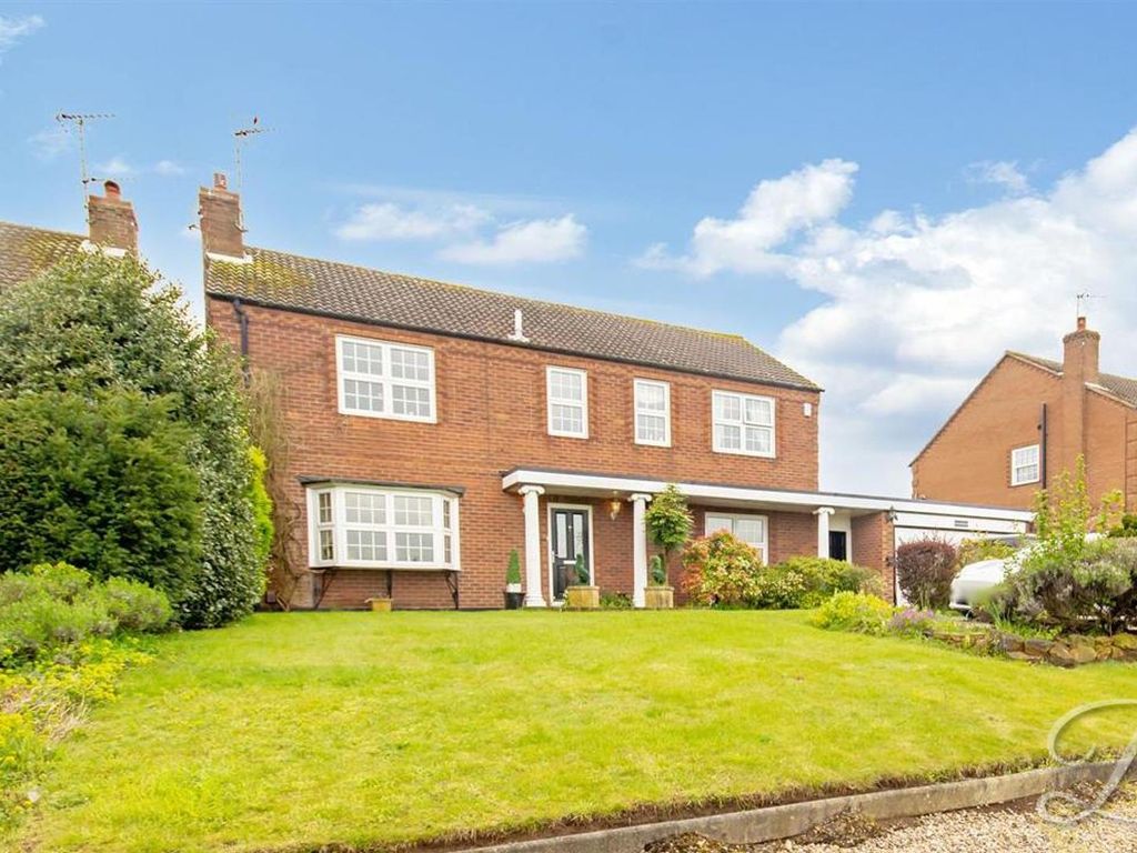 4 bed detached house for sale in New Mill Lane, Forest Town, Mansfield