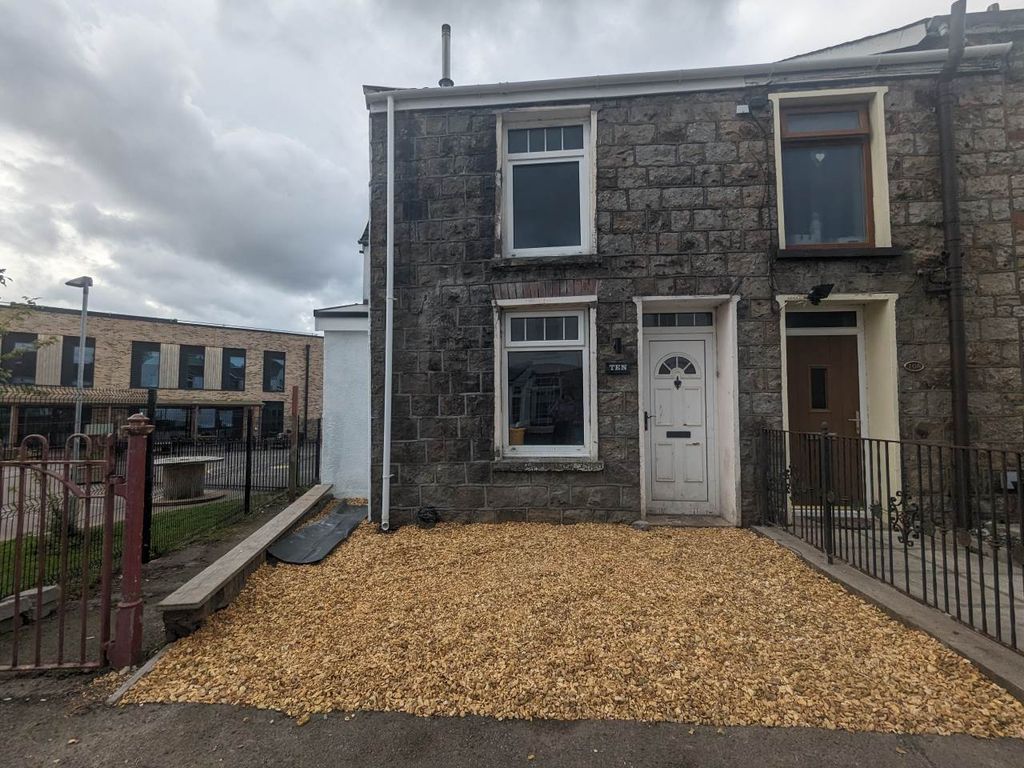 4 bed property to rent in Old Church Street, Cefn Coed, Merthyr Tydfil