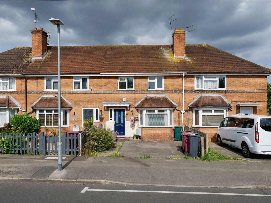 3 bed terraced house to rent in Dawlish Road, Reading, Berkshire RG2, £