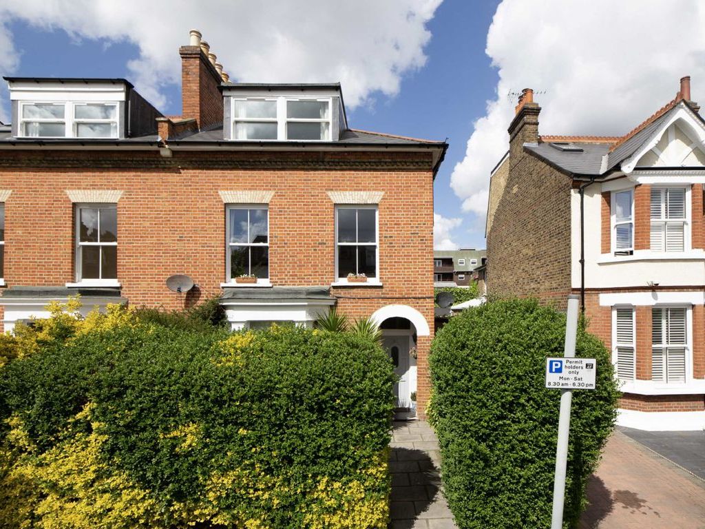 2 bed flat to rent in Griffiths Road, London SW19, £2,600 pcm Zoopla