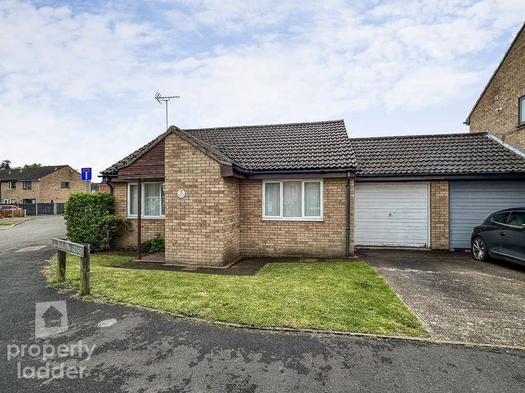 2 bed detached bungalow for sale in Redwing Gardens, Spixworth, Norwich