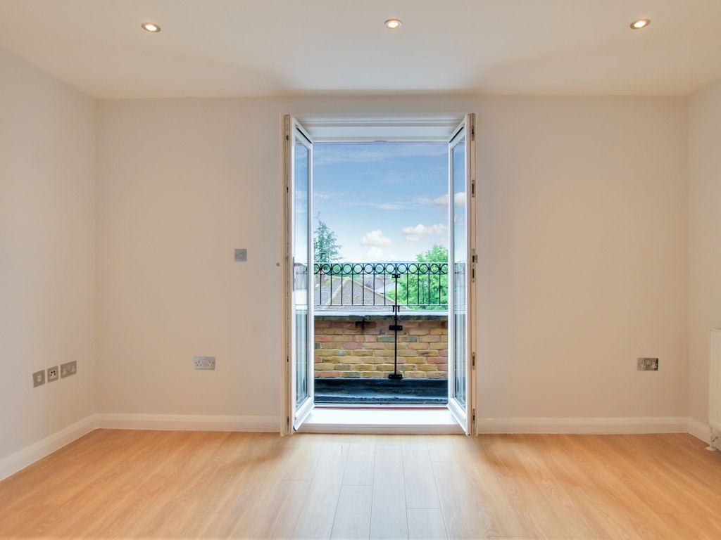 1 bed flat to rent in High Street, (Pp302), Wanstead E11, £1,500 pcm