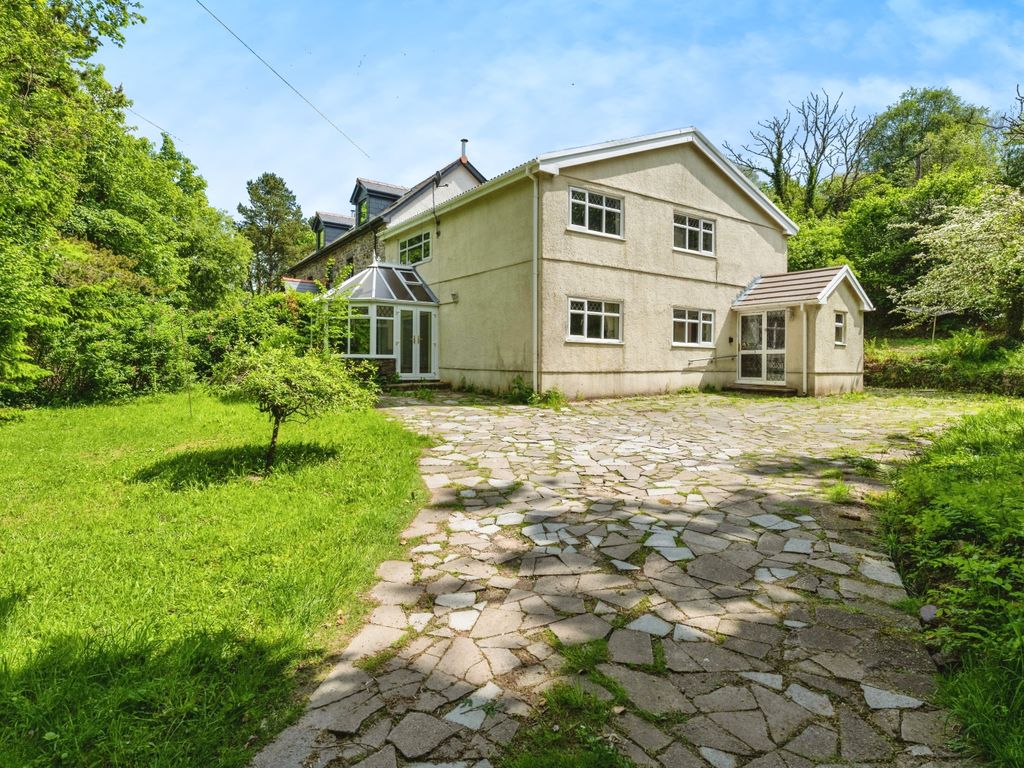 4 bed semidetached house for sale in Llundainfach, Caerlan, Abercrave