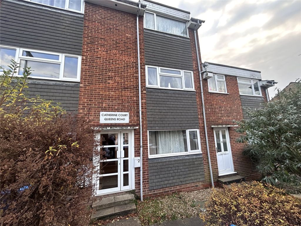 1 bed flat for sale in Queens Road, Aldershot, Hampshire GU11, £165,000