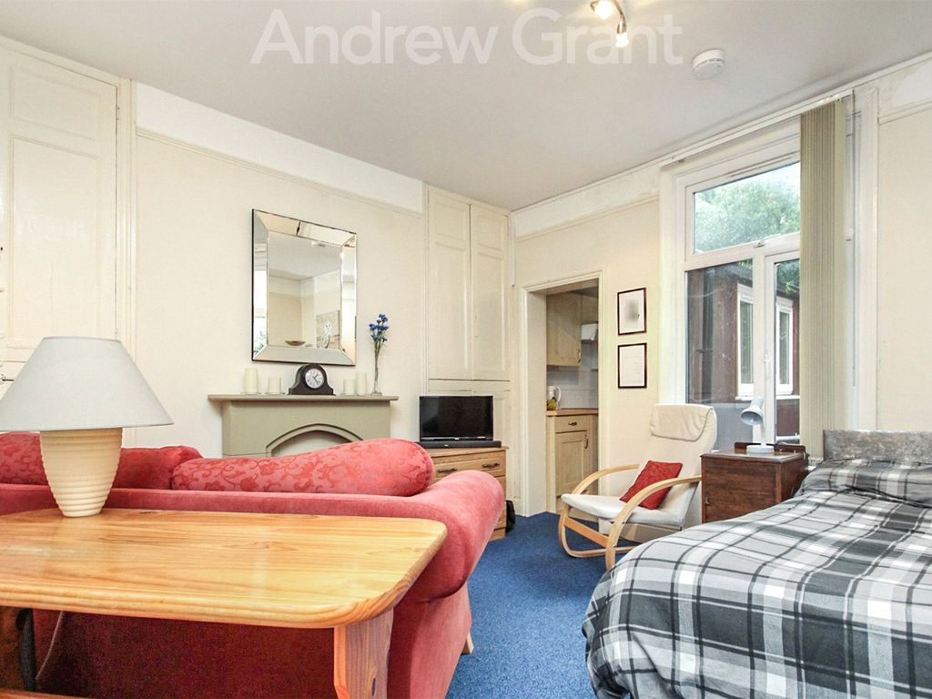 1 bed flat to rent in Barbourne Road, Worcester, Worcestershire WR1