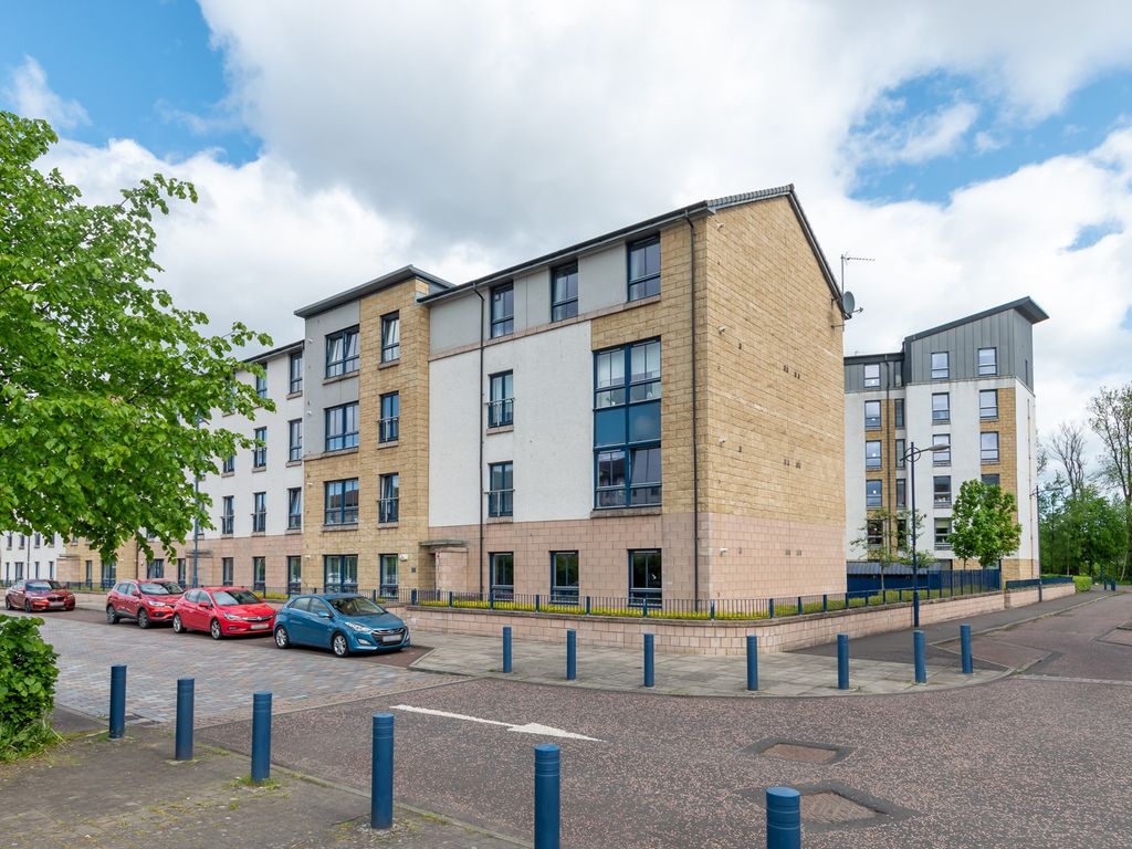 2 bed flat to rent in Oatlands Square, New Gorbals, Glasgow G5, £1,250
