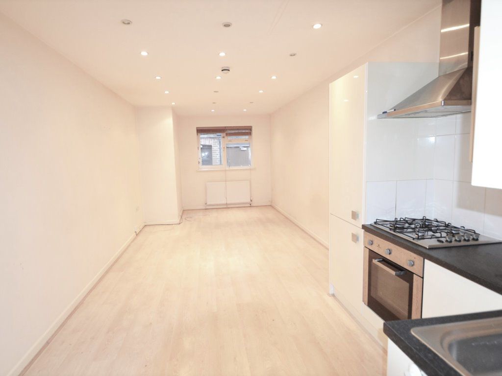 Studio to rent in Finchley Road, London NW11, £1,325 pcm Zoopla