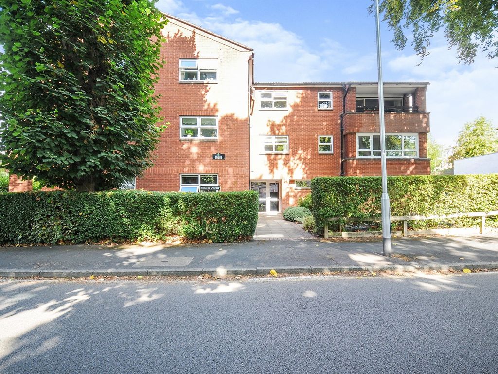 3 bed flat for sale in Hillside Road, Harpenden AL5 Zoopla