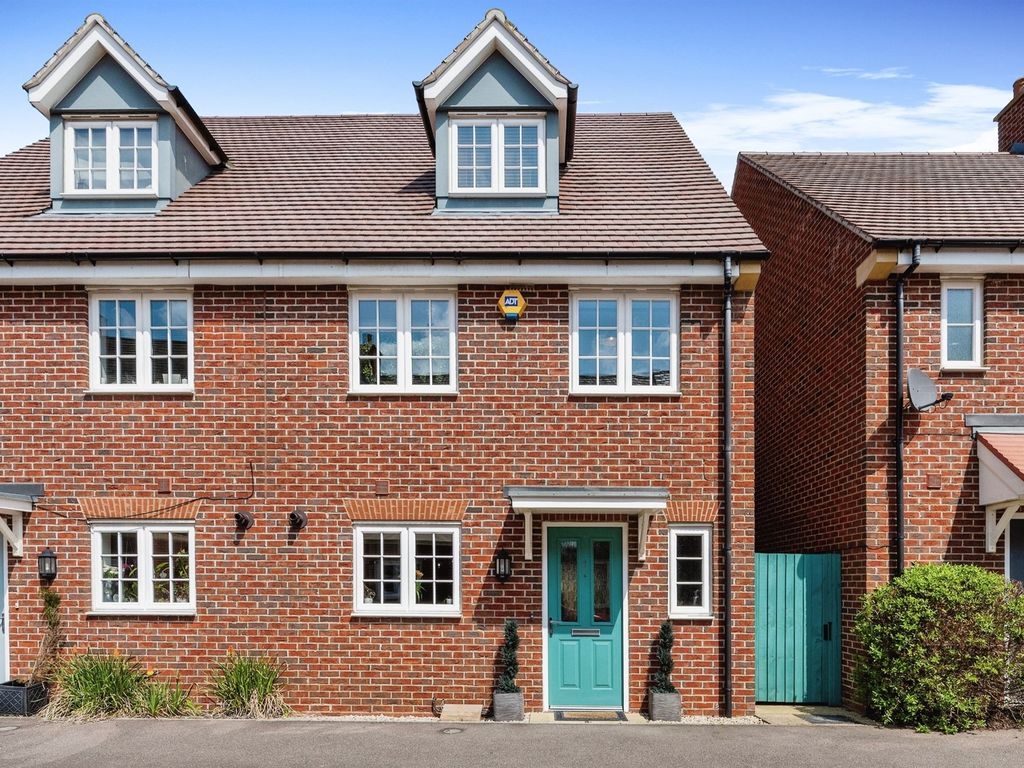 4 bed semidetached house for sale in Bittern Lane, Wixams, Bedford