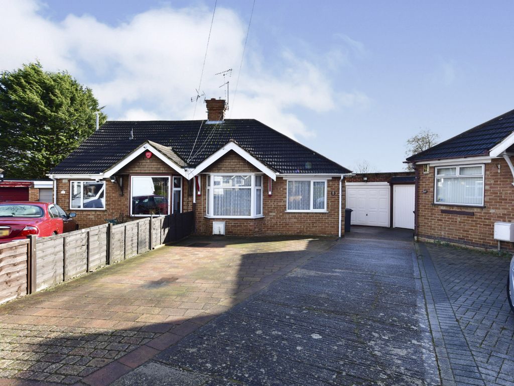 1 bed bungalow for sale in Cameron Close, Northampton, Northamptonshire