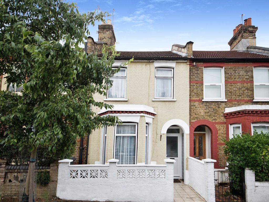 3 bed terraced house for sale in Melbourne Road, London E17, £780,000