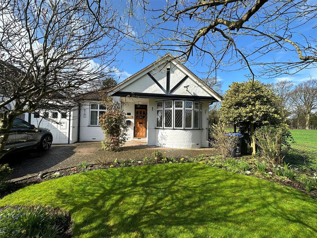 3 bed bungalow for sale in The Meadway, Cuffley, Potters Bar EN6, £