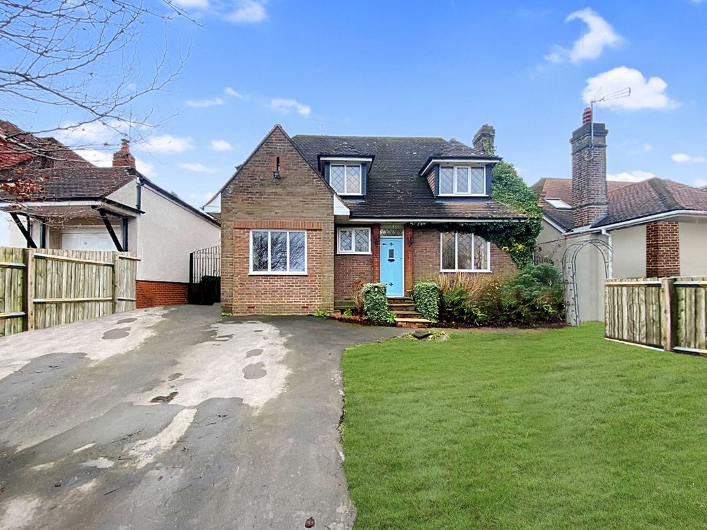 4 bed detached house for sale in Tring Road, Dunstable LU6, £750,000