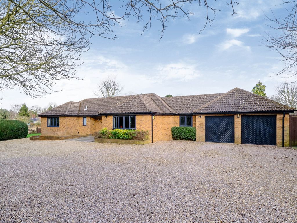 5 bed detached bungalow for sale in Ash Lane, Collingtree, Northampton NN4 Zoopla
