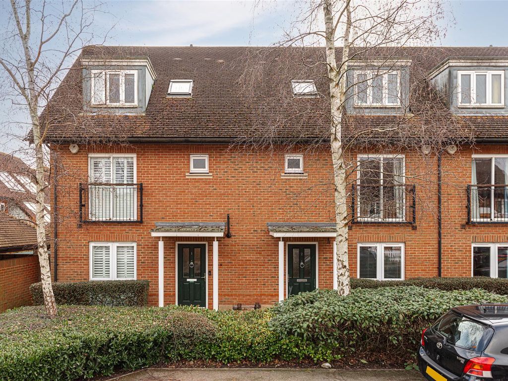 3 bed property for sale in Daws Place, Redhill RH1 Zoopla