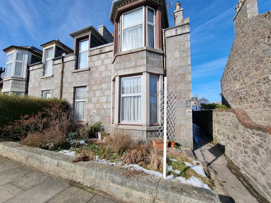 2 bed flat for sale in Cattofield Place, Aberdeen AB25 Zoopla