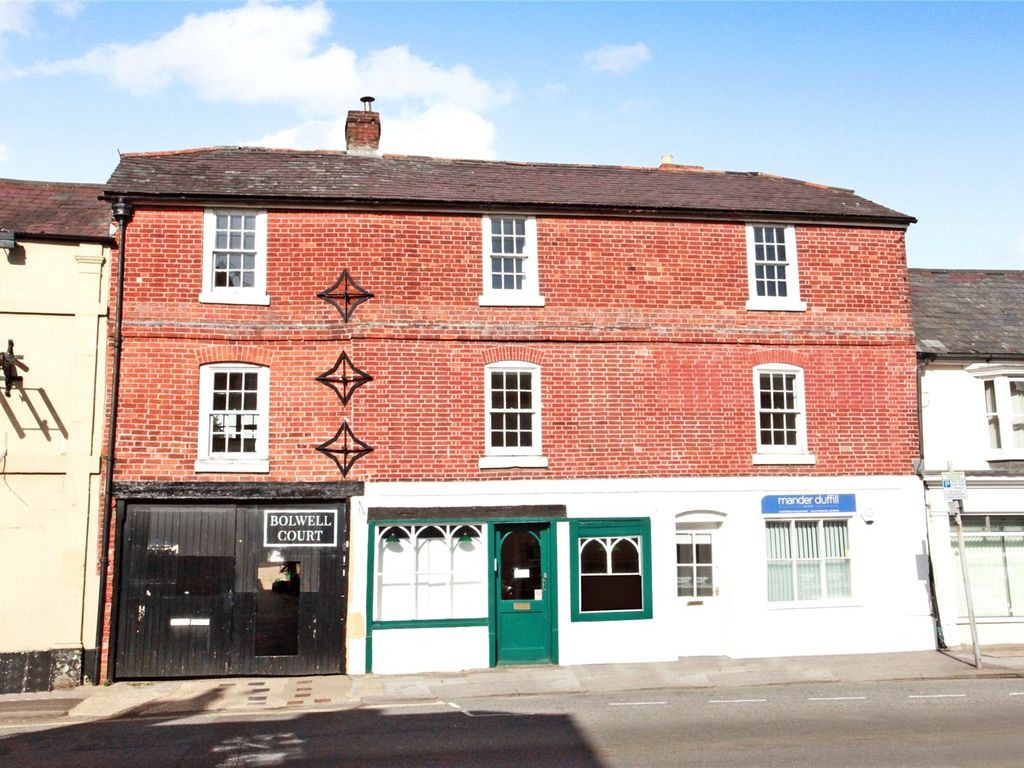 4 bed terraced house to rent in New Park Street, Devizes SN10, £1,150