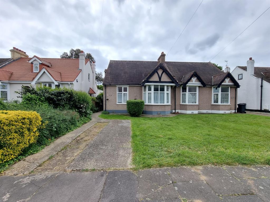 3 bed semidetached bungalow for sale in Levett Gardens, Ilford IG3, £575,000 Zoopla