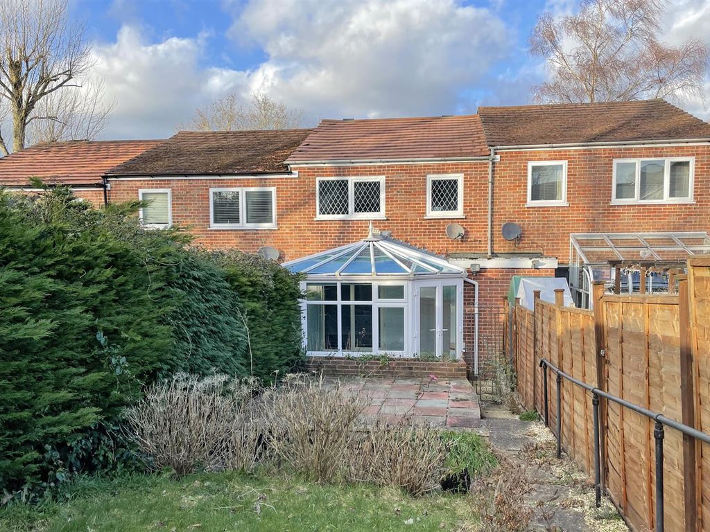 3 bed terraced house for sale in Newlands, Witley, Godalming GU8, £